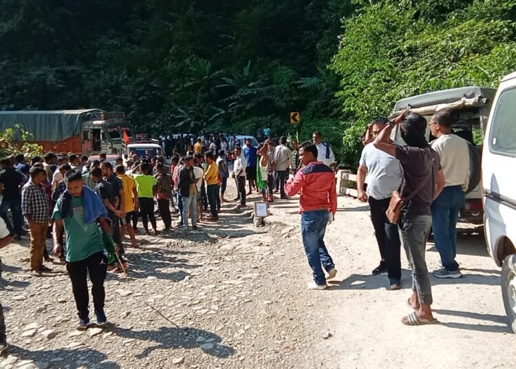 EJH residents, NGOs halt traffic to demand road repairs