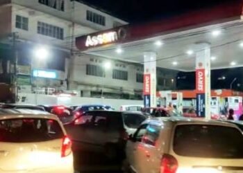Fearing supply halt, Shillongites rush to fill petrol tanks