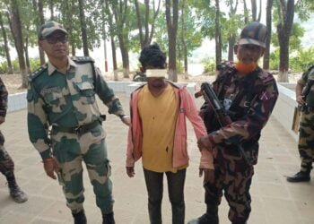 B’desh boy returned after wrongly crossing border