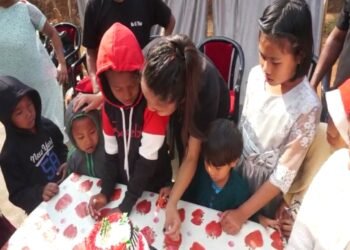 Volunteers celebrate Christmas with orphans