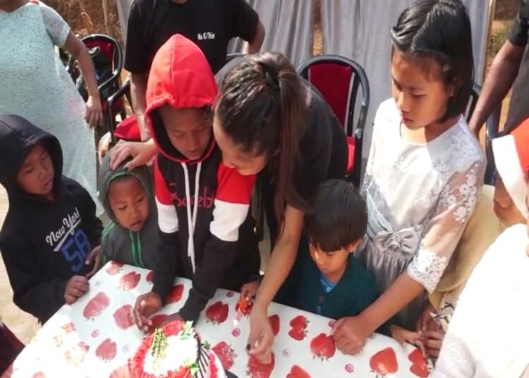 Volunteers celebrate Christmas with orphans