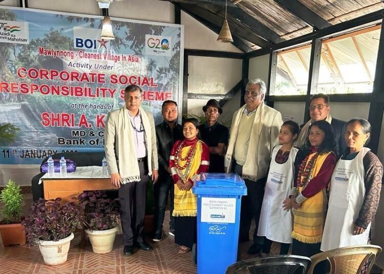 Bank of India donates garbage bins to Mawlynnong