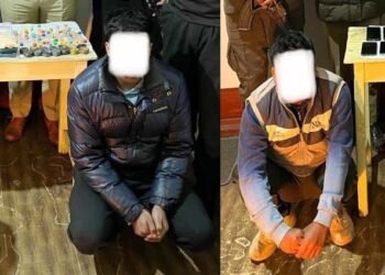 4 arrested as cops bust mobile phone gang