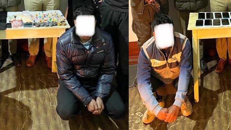 4 arrested as cops bust mobile phone gang