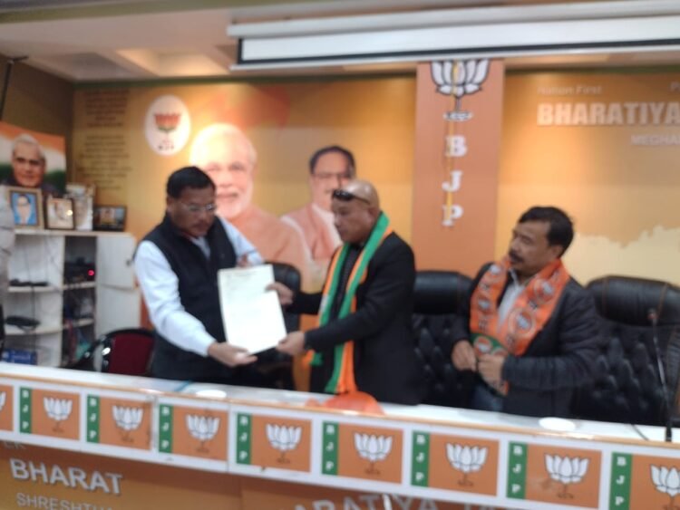 Danggo formally joins saffron brigade