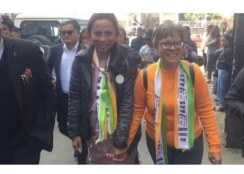 Sister power: Ampareen, Jasmine file papers