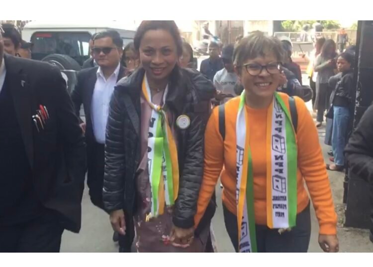 Sister power: Ampareen, Jasmine file papers