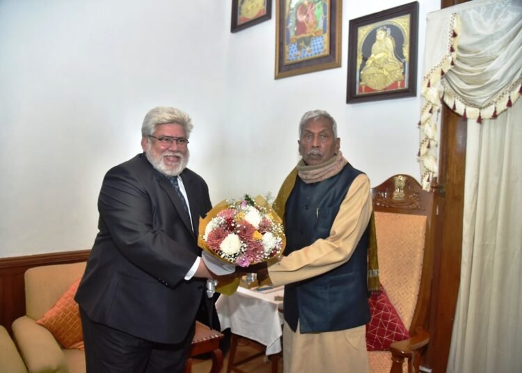 New Guv interacts with staff of Raj Bhavan