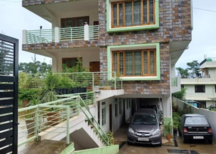 Male gang forces harrowing experience on tourist