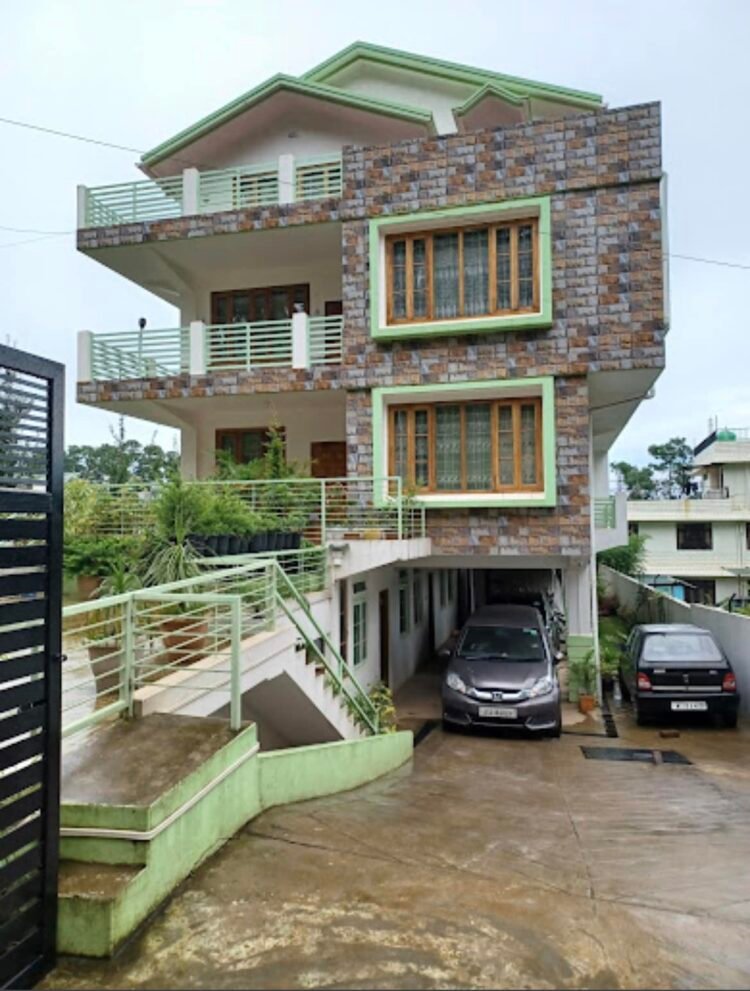 Male gang forces harrowing experience on tourist