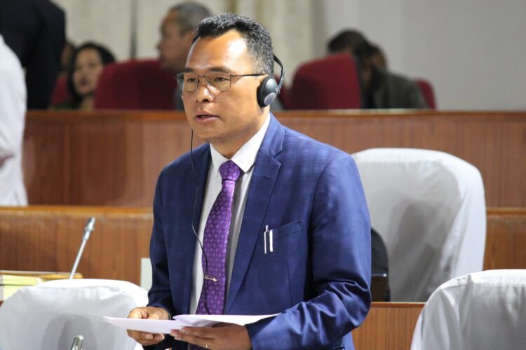 Govt to appoint 1200 temp teachers ‘immediately’