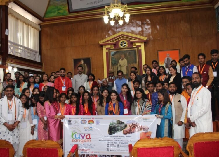 Youth from UP on an exposure tour meet Governor