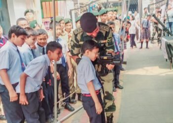 BSF displays weapons in Tura