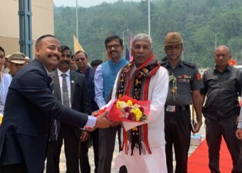 Governor pays visit to Dawki