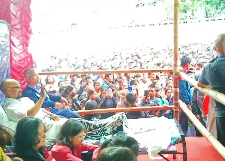 Thousands flock to show support for striking Ardent