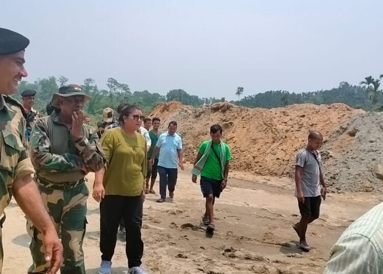 Santa Mary reviews projects in border villages