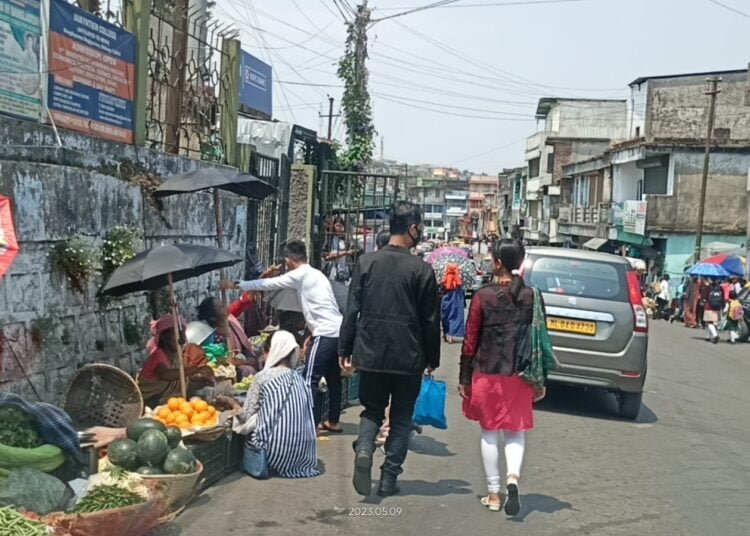 Commuters irked over street vendors encroaching Jowai footpaths