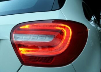 Police urges vehicle owners, drivers to fix radium reflectors