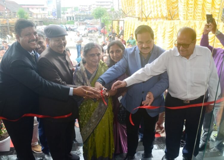 Paint store inaugurated in city