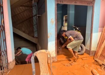 Earth cutting ruining lives for roadside dwellers