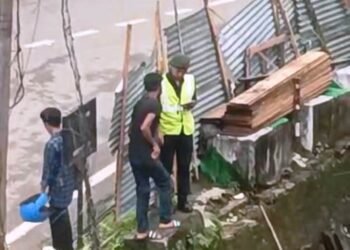 Tura traffic cop caught on camera for taking bribe, WGH police embarrassed