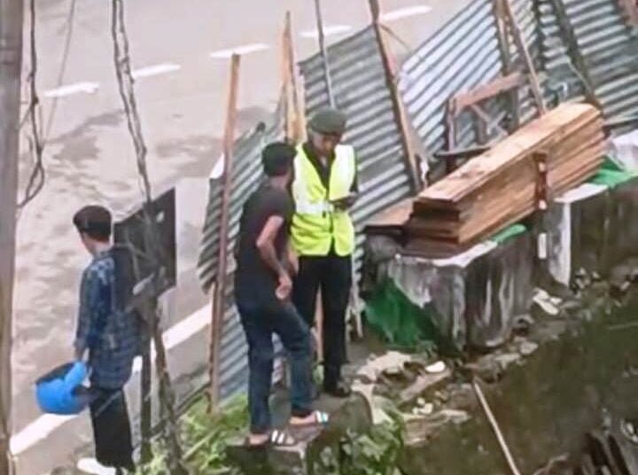 Tura traffic cop caught on camera for taking bribe, WGH police embarrassed