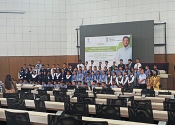 Students, community leaders get lesson in renewable energy