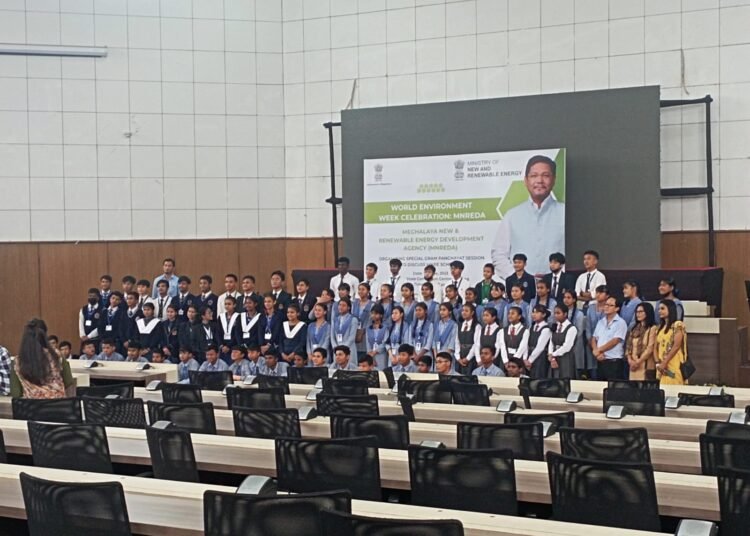 Students, community leaders get lesson in renewable energy