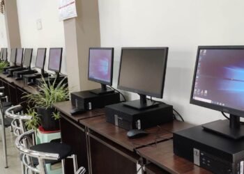 Connection established: School students get new computer lab
