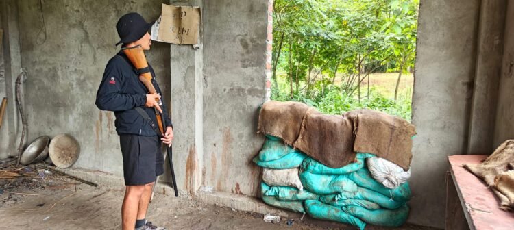 Manipur mob burn empty houses in Moreh, buses in Kangpokpi