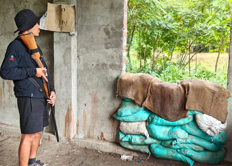 Manipur mob burn empty houses in Moreh, buses in Kangpokpi