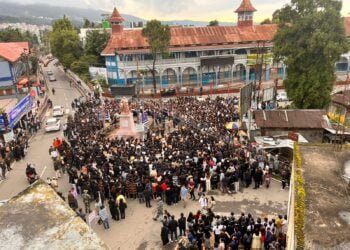 Hundreds throng Laitumkhrah in candlelight vigil for Manipur