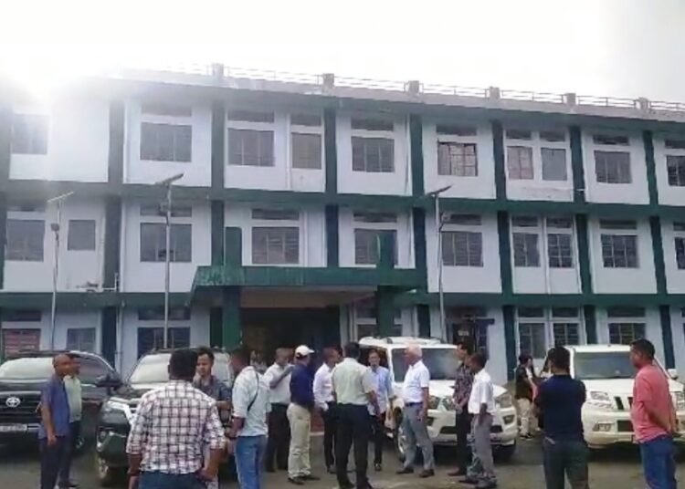 House panel completes inspection tour