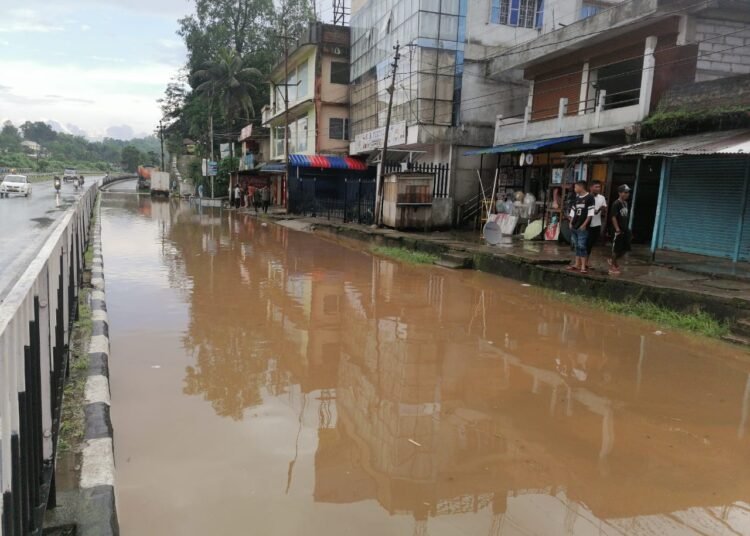 Flash flood in Nongpoh causes severe loss to shopkeepers