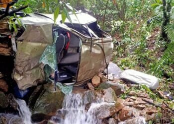 Father killed, 8 injured after car falls off cliff in Keniong