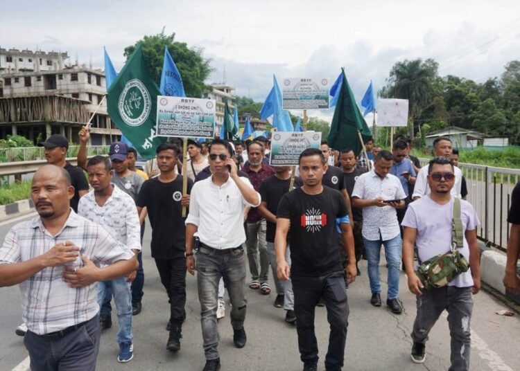 KSU hits the streets in Nongpoh over erratic power supply