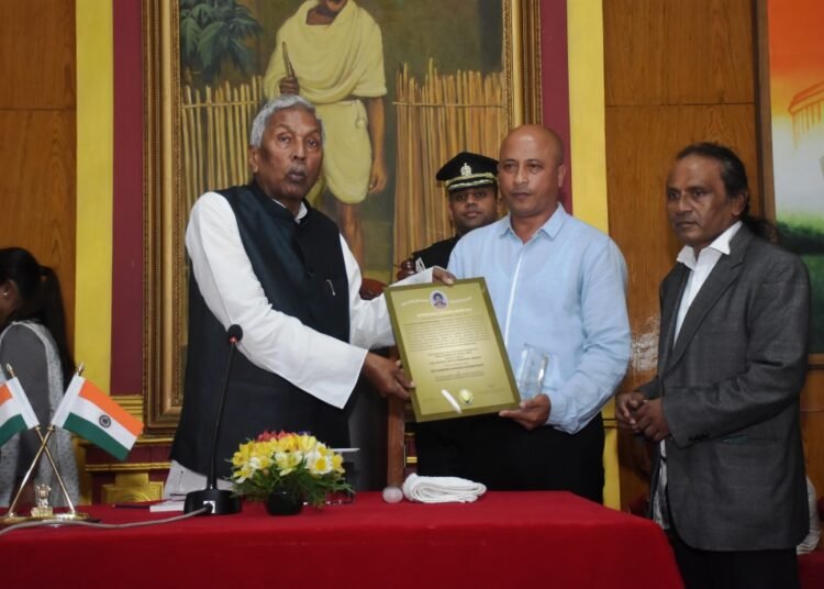 DD, radio presenter recipient of Crystal Gayle Memorial Award 2023