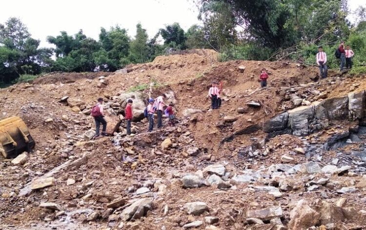 Nongstoiñ-Rambrai road project: Over 6 houses, school damaged due to blasting work
