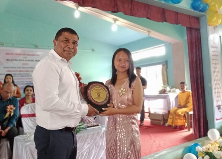 32 meritorious students of WKH felicitated