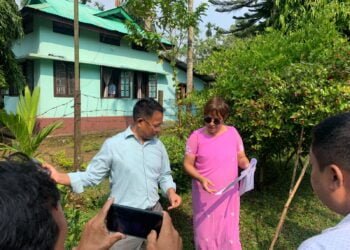 Ampareen tours booming agri hub in NGH