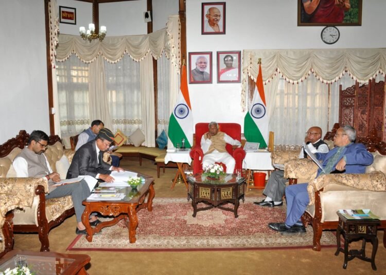 Guv chairs meeting on welfare of ex-servicemen