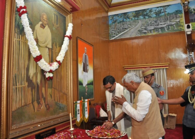 Guv pays tributes to Gandhi, Shastri