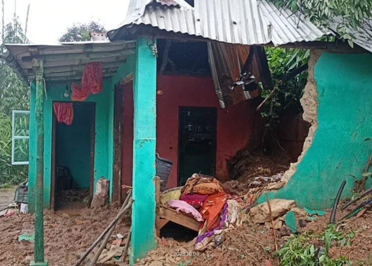 Family of 4 buried alive in landslide after rains