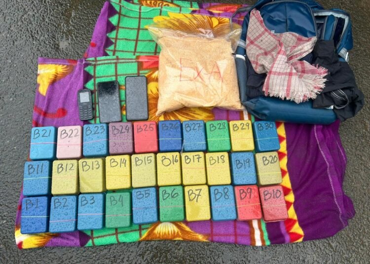 900g of heroin seized, 3 arrested in drug bust on bus