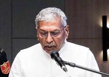 Guv condoles deaths of former IAS officers
