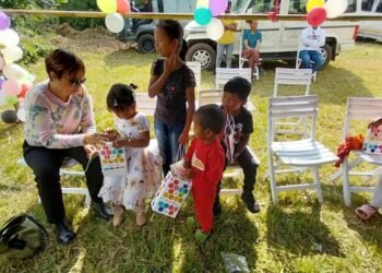 Ampareen visits health camp in WKH village