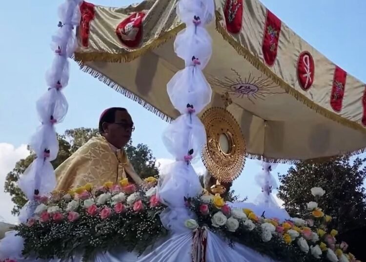 Thousands of faithful attend Eucharistic procession