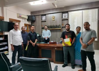 Selsella groups complain against lack of punctuality among govt employees