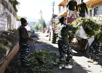 CRPF, dorbar conduct cleaning drive in Lawmali area