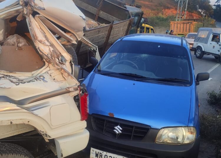 2 seriously hurt in road accident